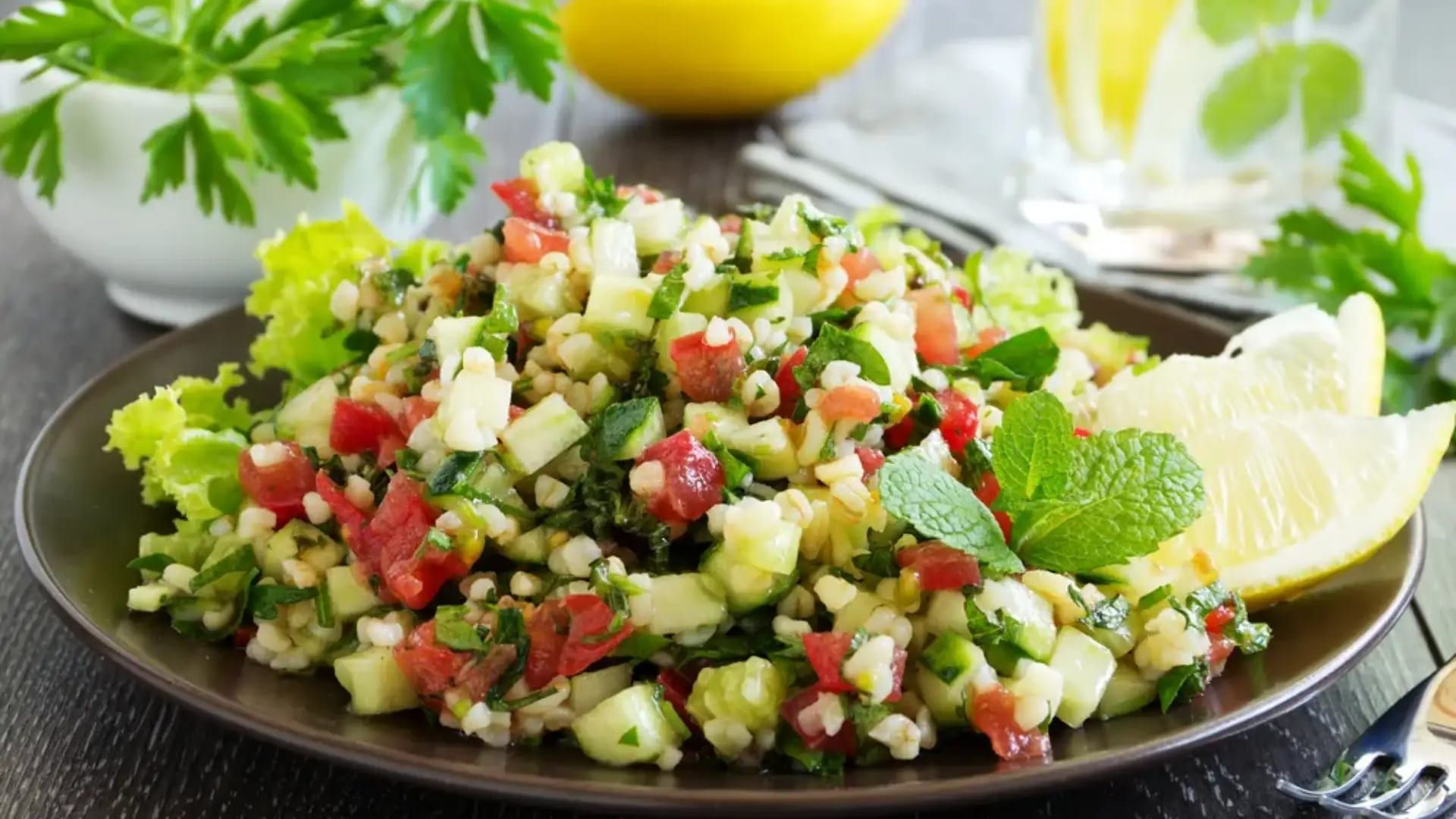 Tabuli salad: chopped parsley, tomato, onion and bulgur with lemon